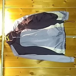 Wind breaker reversible